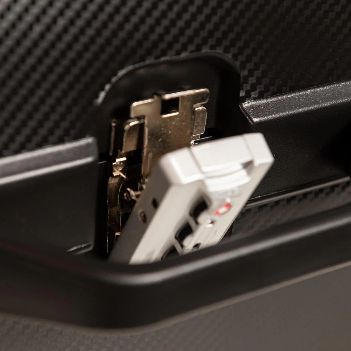 Baúl Circuit Smart Black 28L | Seguridad y comodidad para tu moto