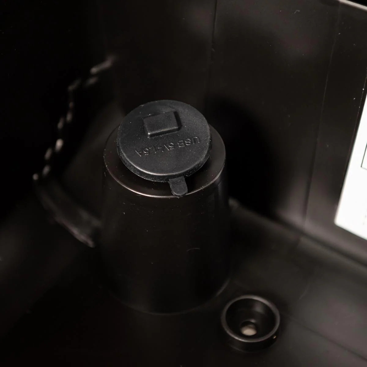 Baúl Circuit Smart Black 28L | Seguridad y comodidad para tu moto