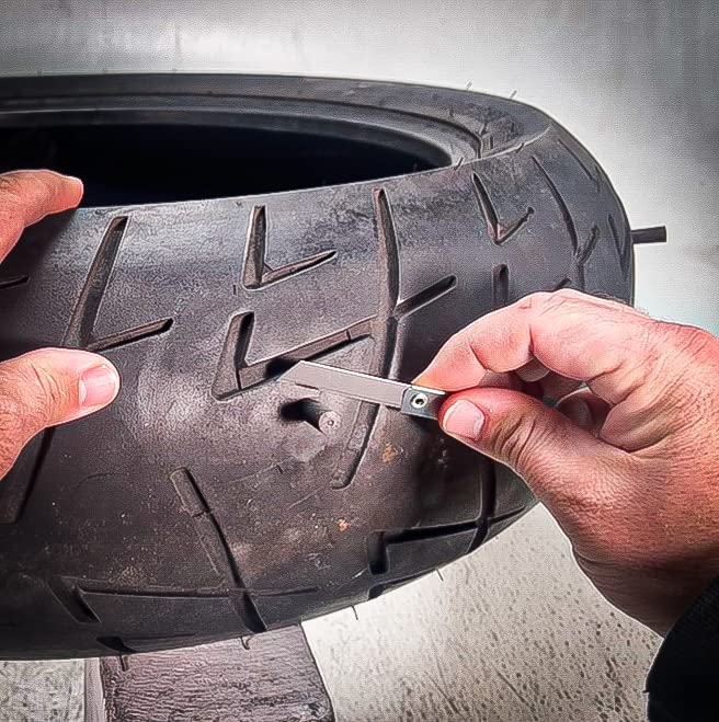 Kit de Reparación de Neumáticos Tubeless Pocket Plugger